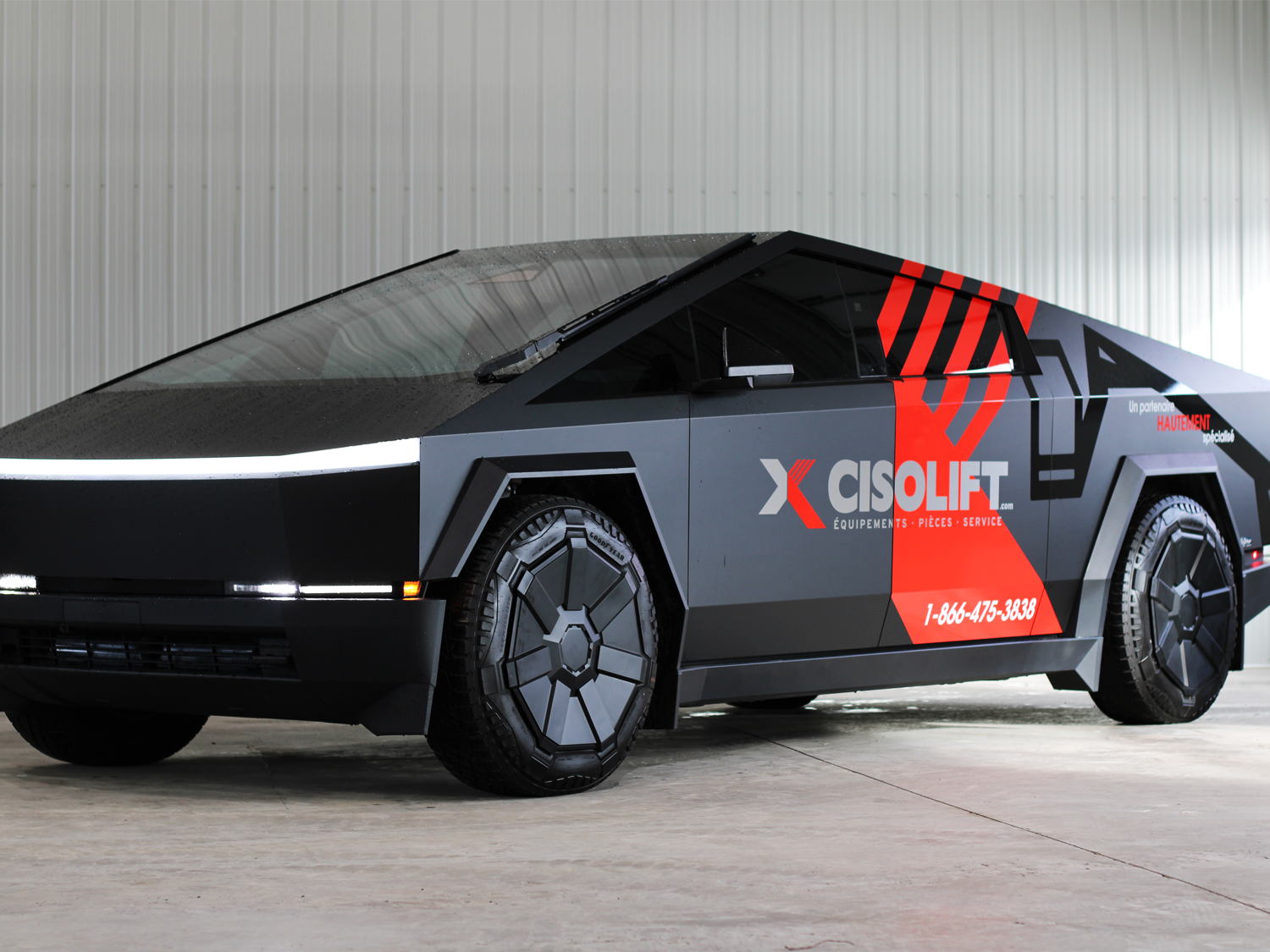 Cybertruck - Cisolift Services, Services, Pro Lettrage Drummond Inc.